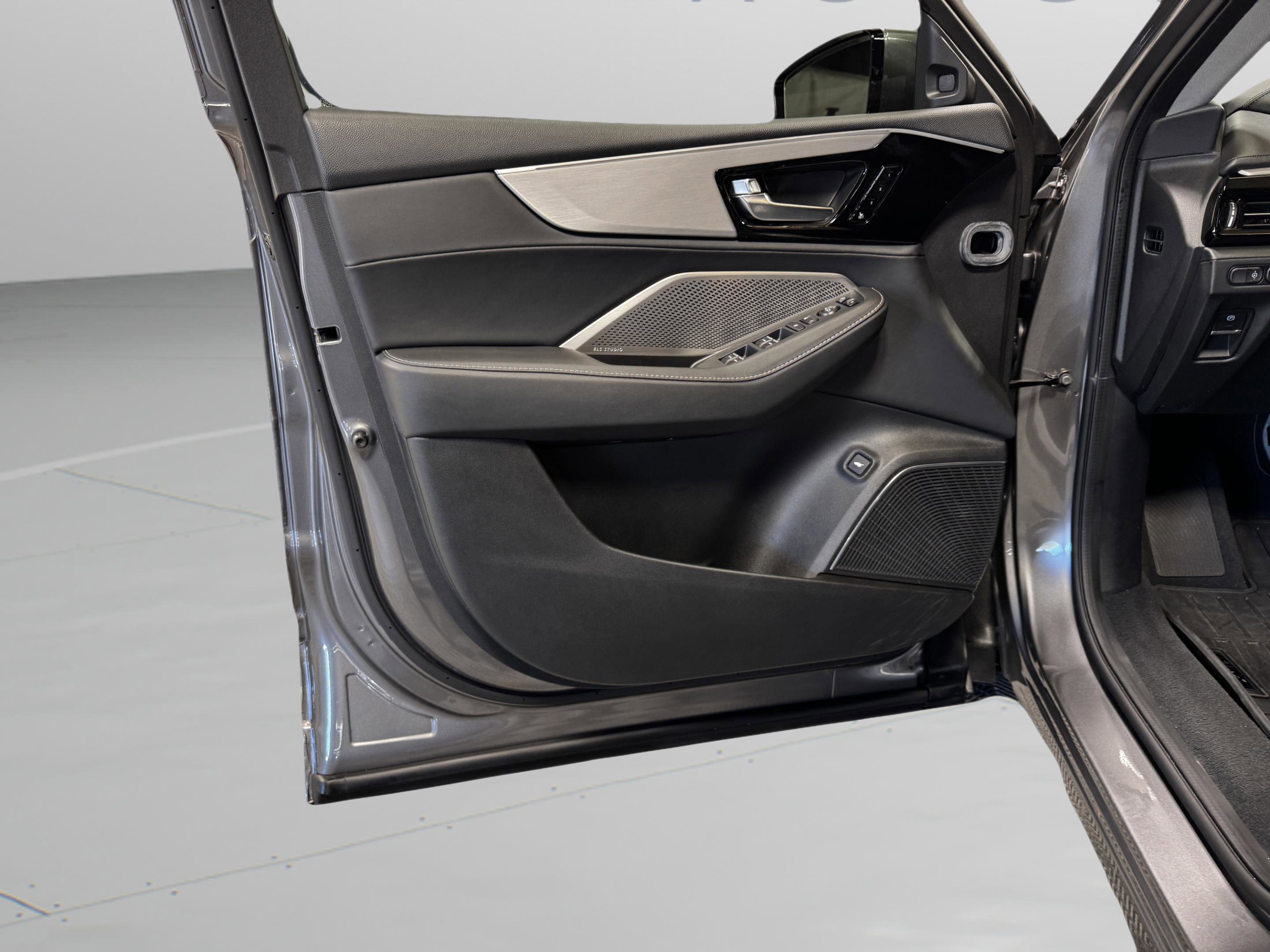 Certified 2023 Acura MDX FWD w/ Technology Package image 13