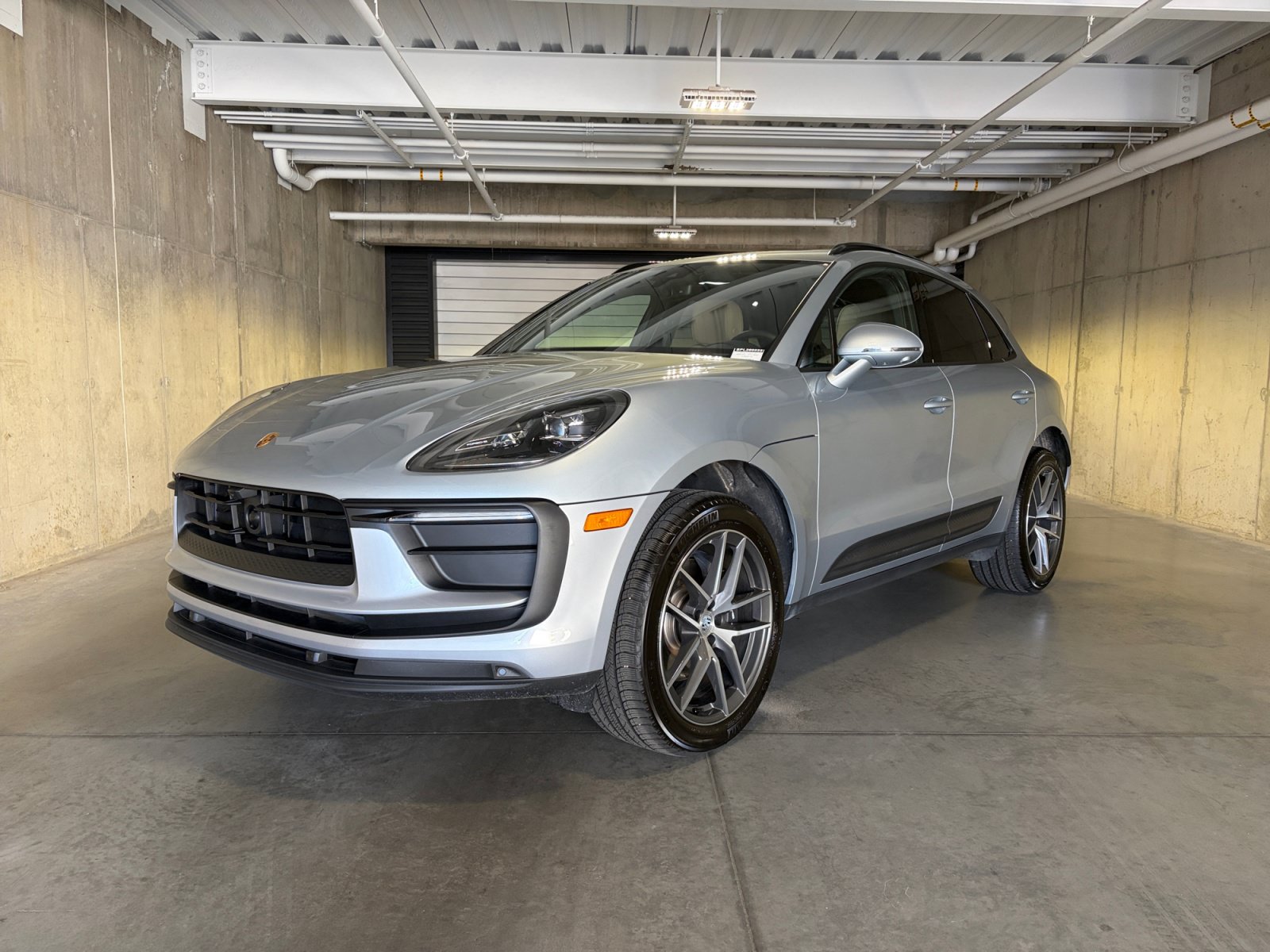 Certified 2026 Porsche Macan AWD/4WD image 1
