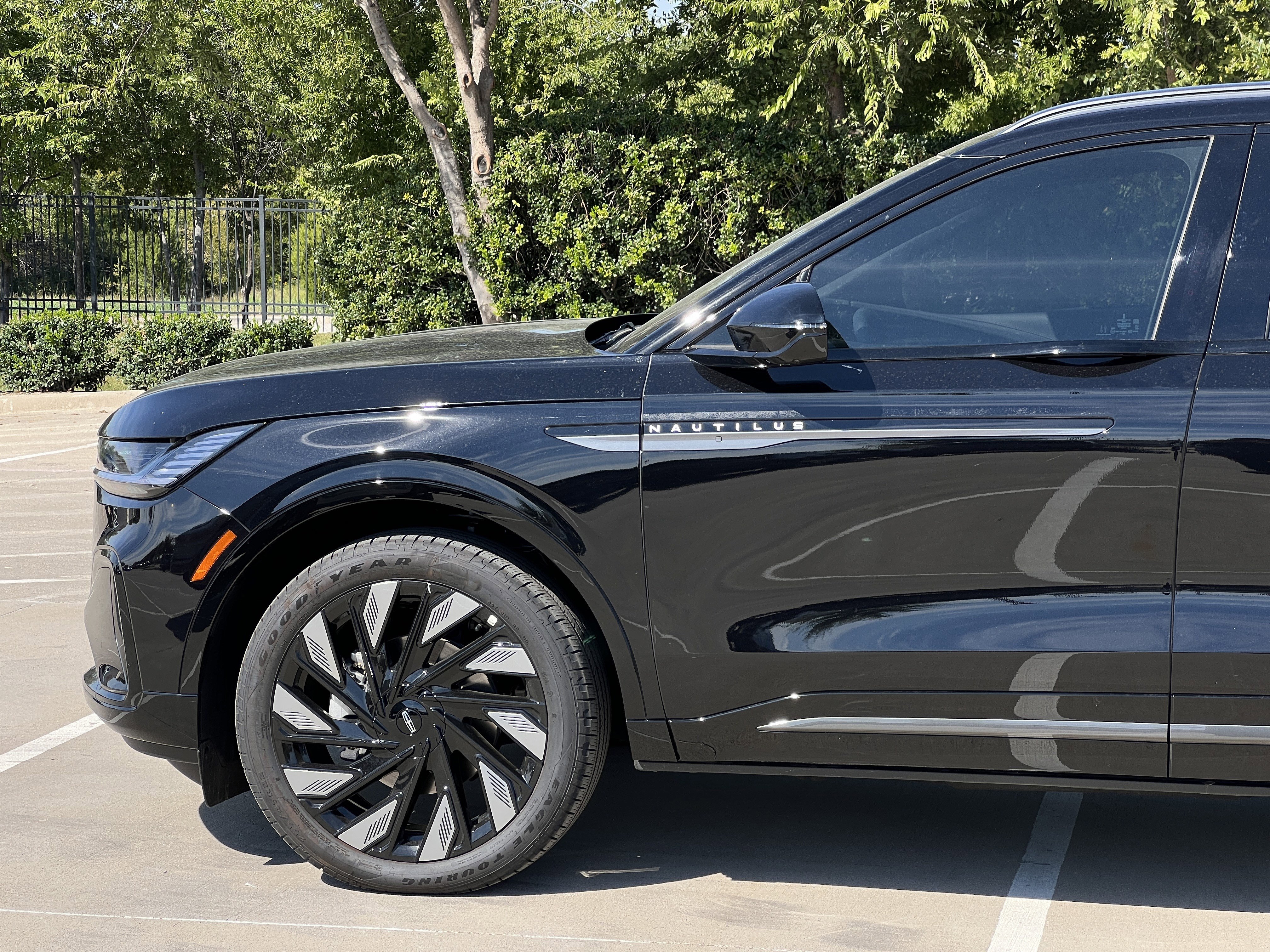 New 2025 Lincoln Nautilus Reserve w/ Jet Appearance Package image 5