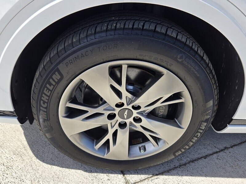 Used 2025 Genesis GV70 3.5T Sport image 10