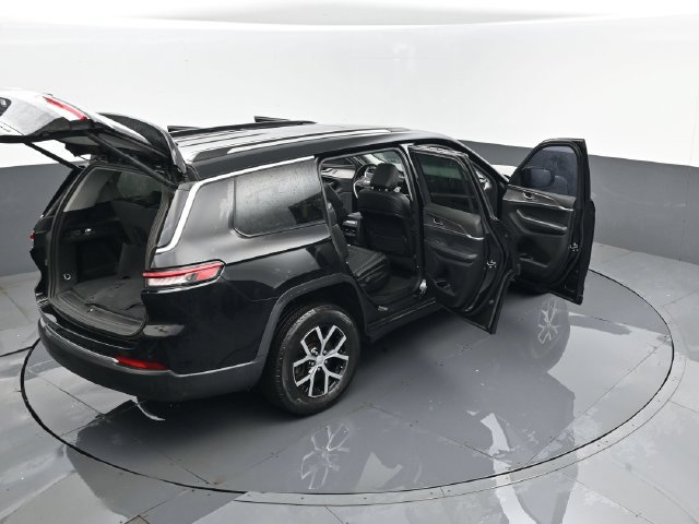 Used 2023 Jeep Grand Cherokee L Limited AWD/4WD image 31