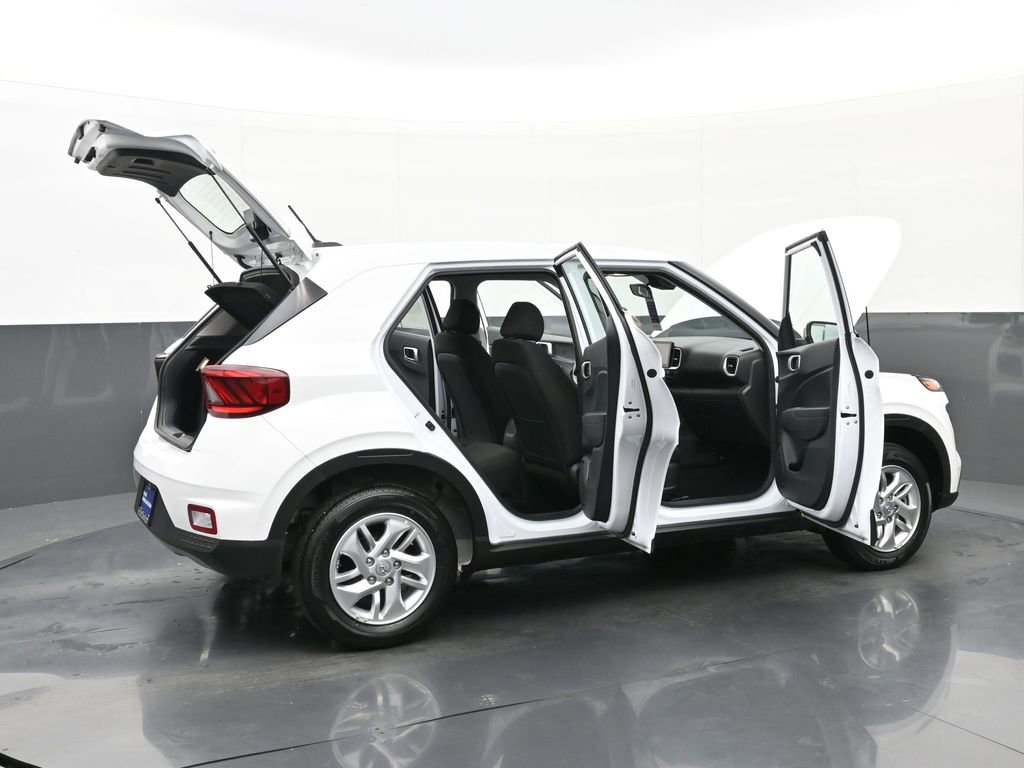 Certified 2025 Hyundai Venue SE image 40