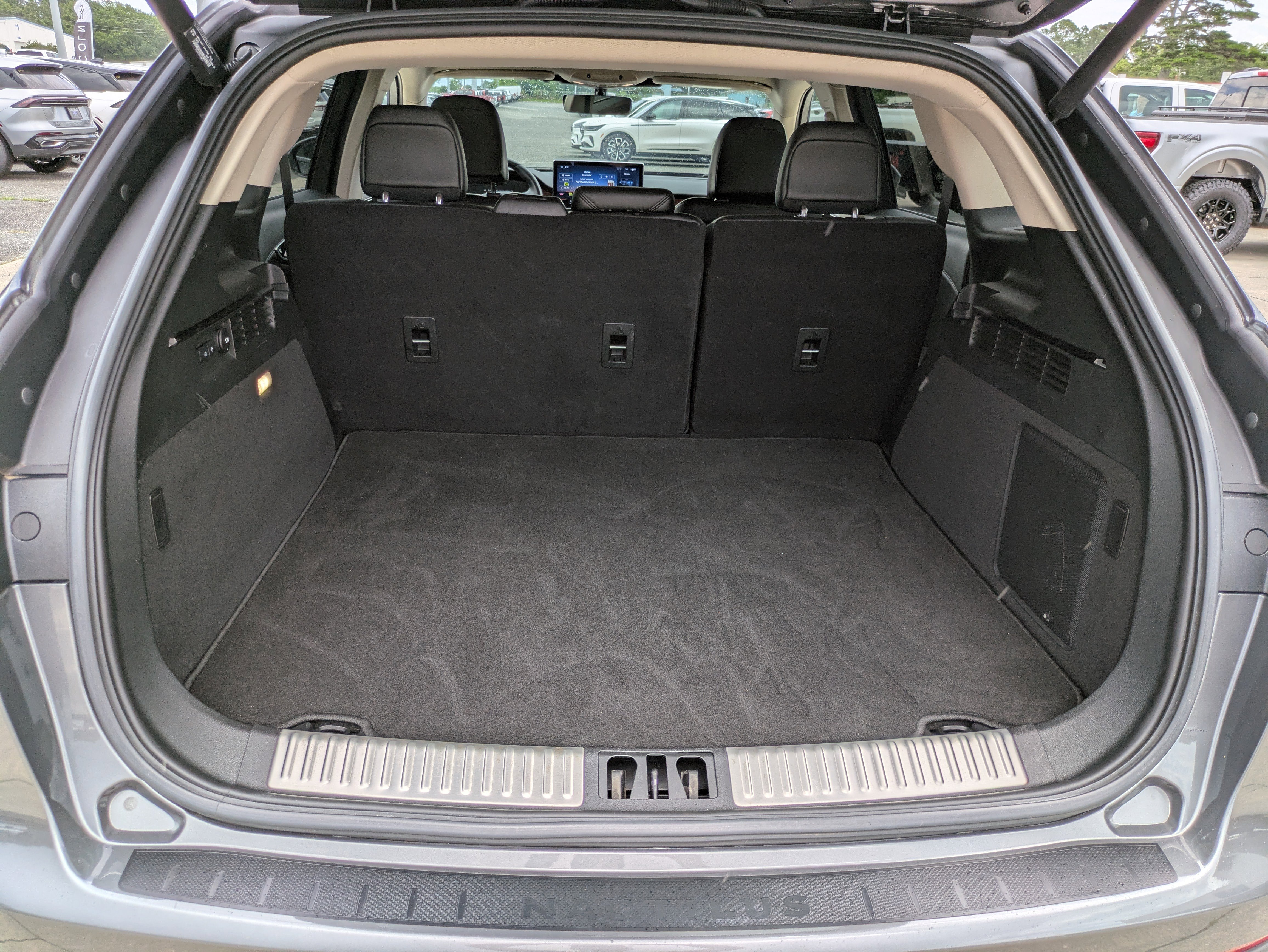 Used 2022 Lincoln Nautilus Reserve w/ Cargo Utility Package image 10