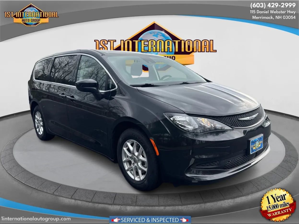 Used 2022 Chrysler Voyager LX image 2