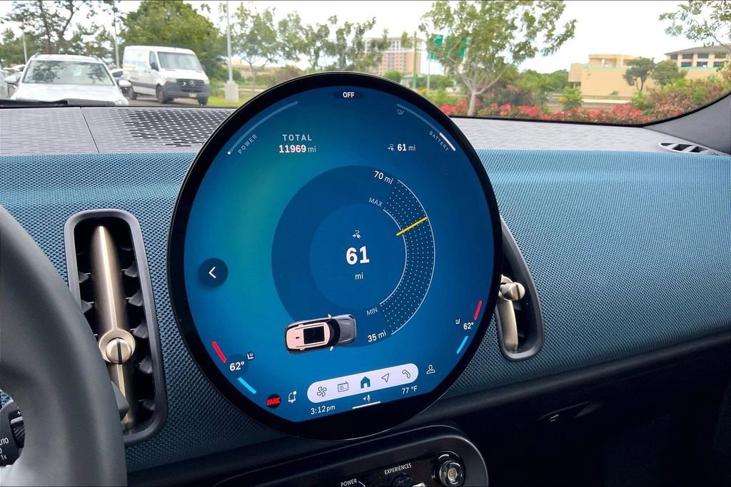 Certified 2025 MINI Cooper Countryman SE w/ Comfort Package Max image 22