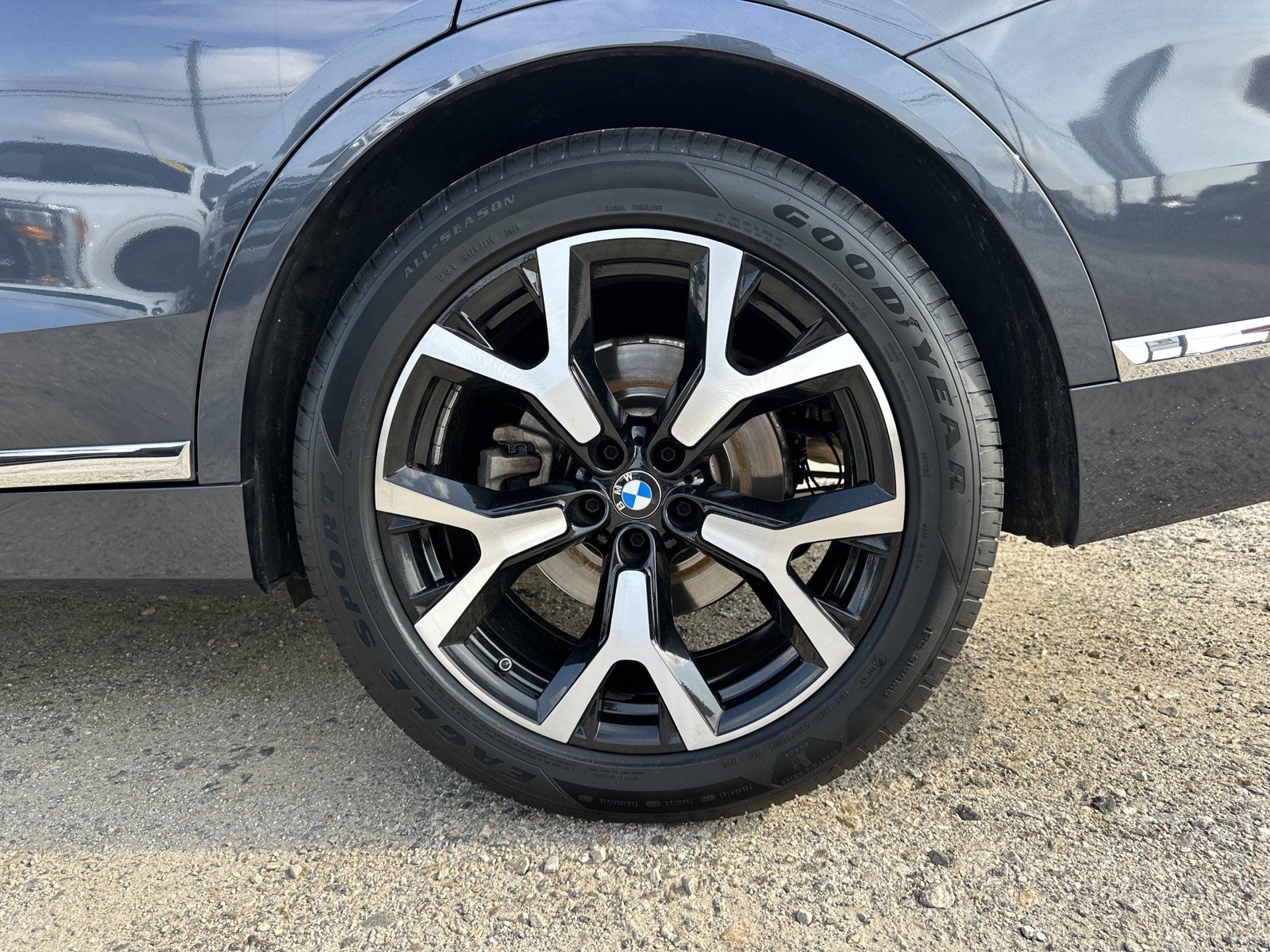 Used 2021 BMW X7 xDrive40i w/ Executive Package AWD/4WD image 21