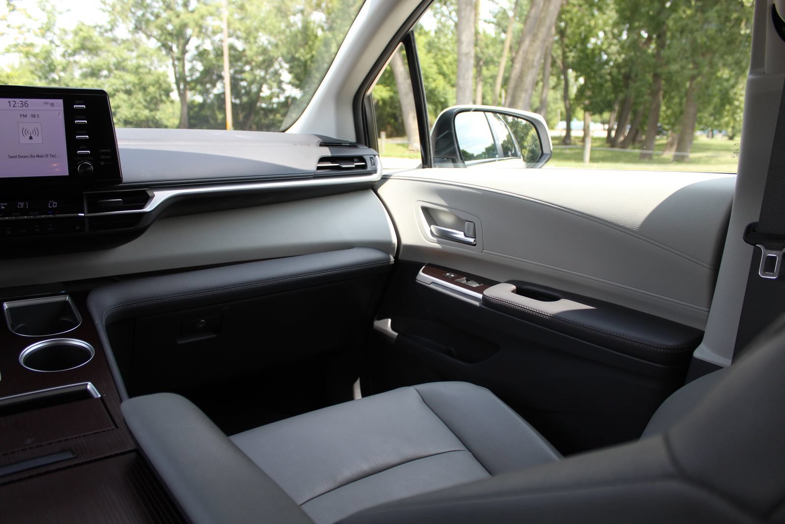 Used 2024 Toyota Sienna XLE FWD image 12