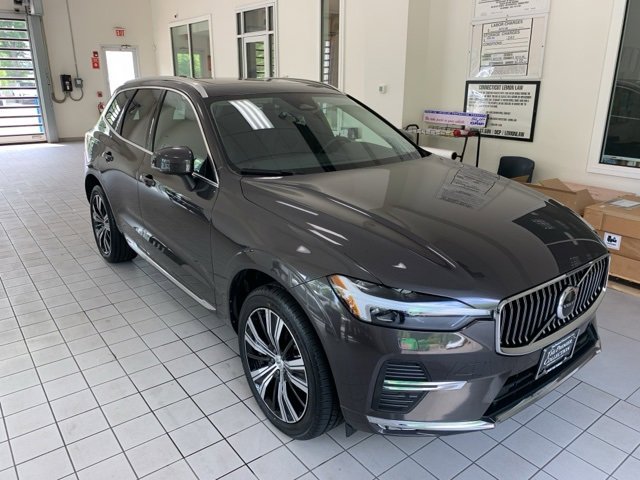 Certified 2022 Volvo XC60 B5 Inscription w/ Climate Package image 3