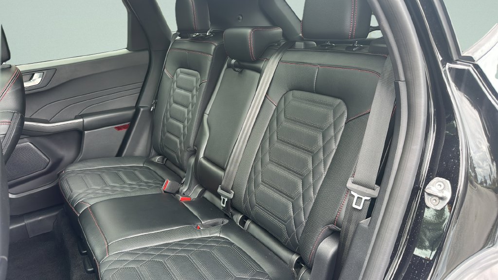 Used 2024 Ford Escape ST-Line Elite w/ Premium Technology Package AWD/4WD image 28