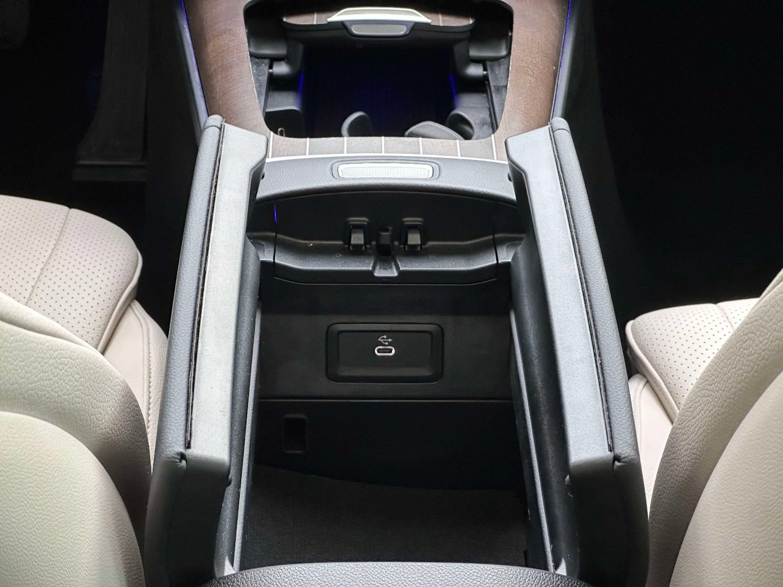 Used 2025 Mercedes-Benz E 350 4MATIC Sedan image 20