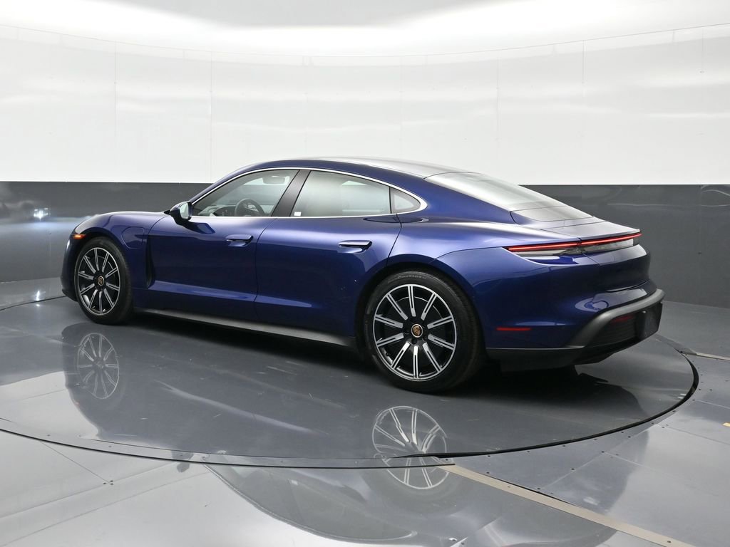 Used 2022 Porsche Taycan image 3