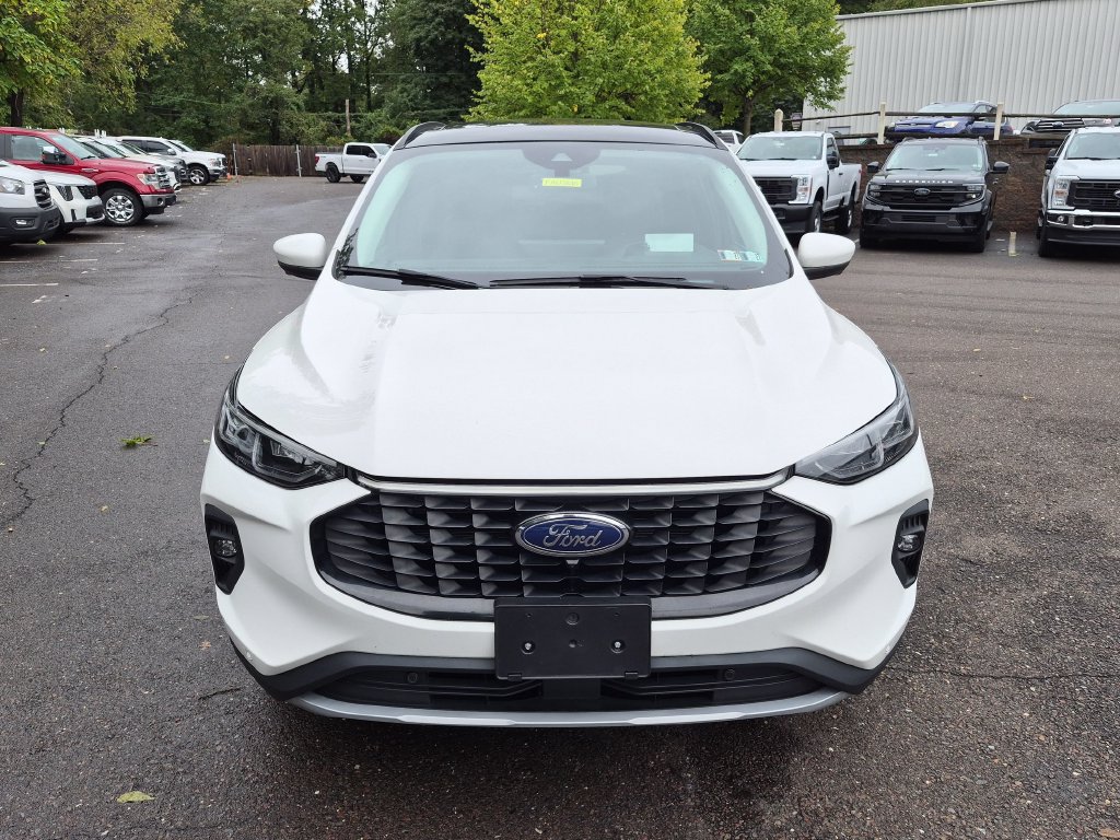 Certified 2023 Ford Escape SE w/ PHEV Premium Package FWD image 4