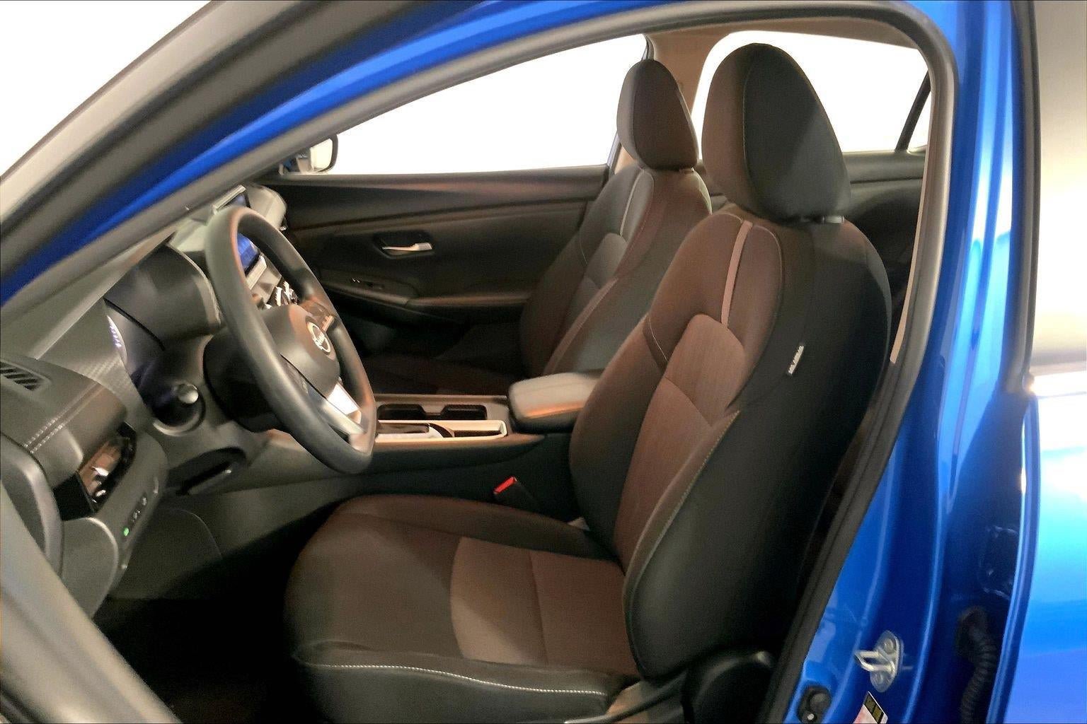 Used 2025 Nissan Sentra SV FWD image 23
