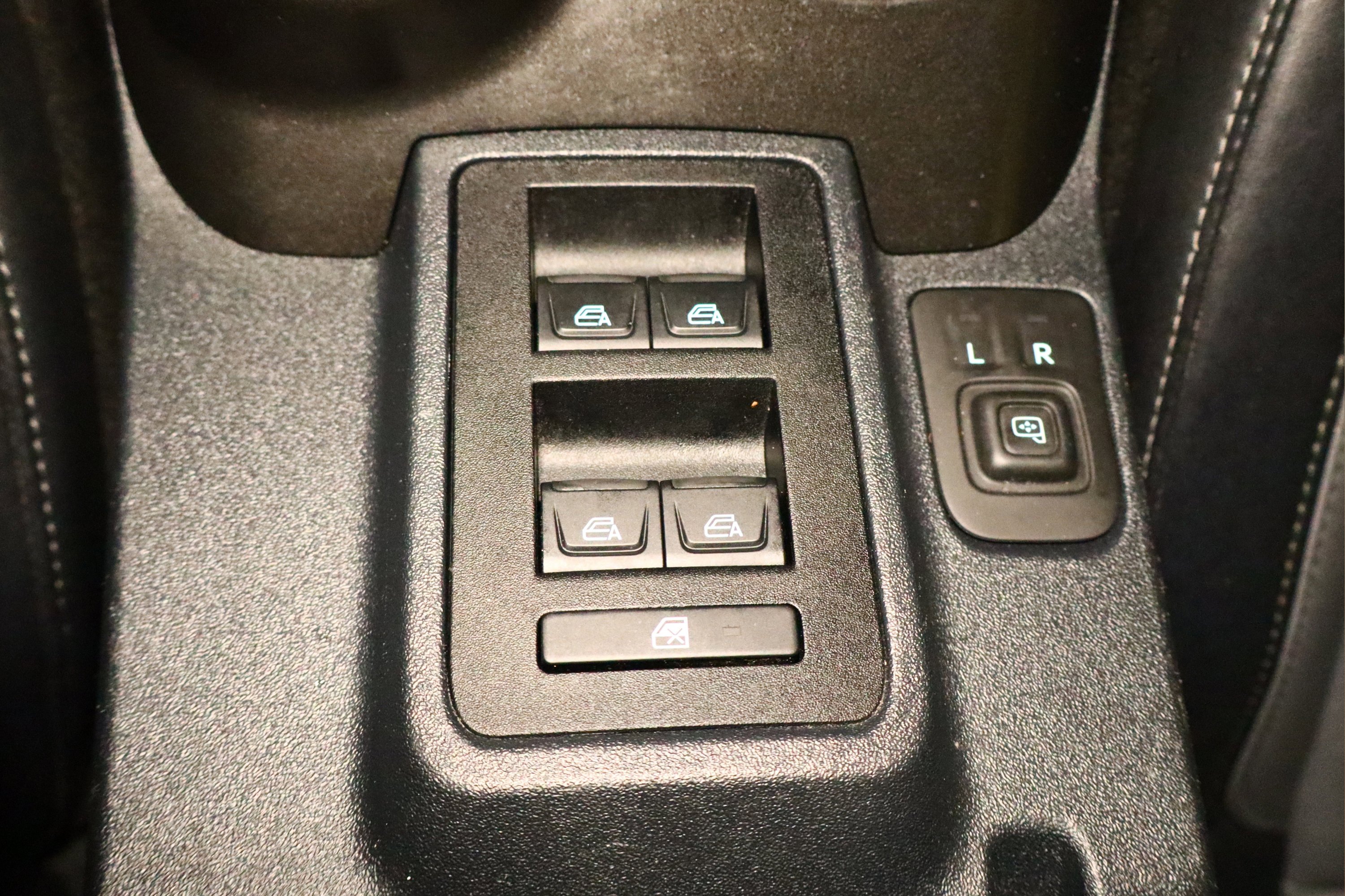 Used 2023 Ford Bronco Everglades image 28