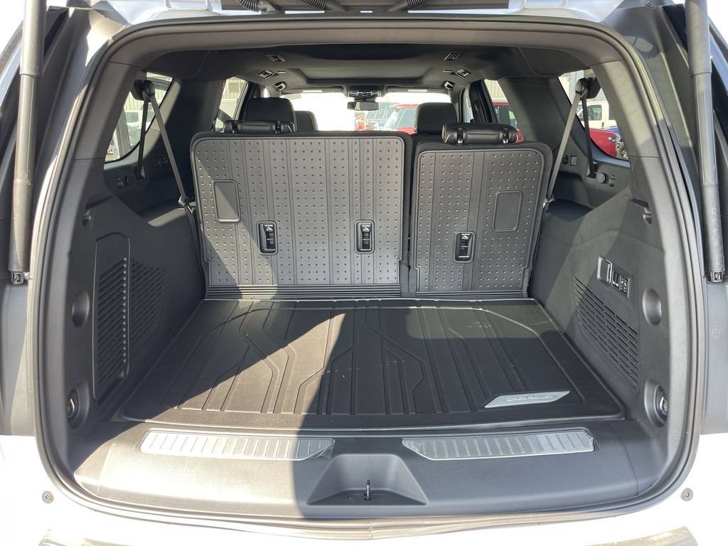 New 2026 Chevrolet Suburban Premier w/ Sun And Tow Package AWD/4WD image 25
