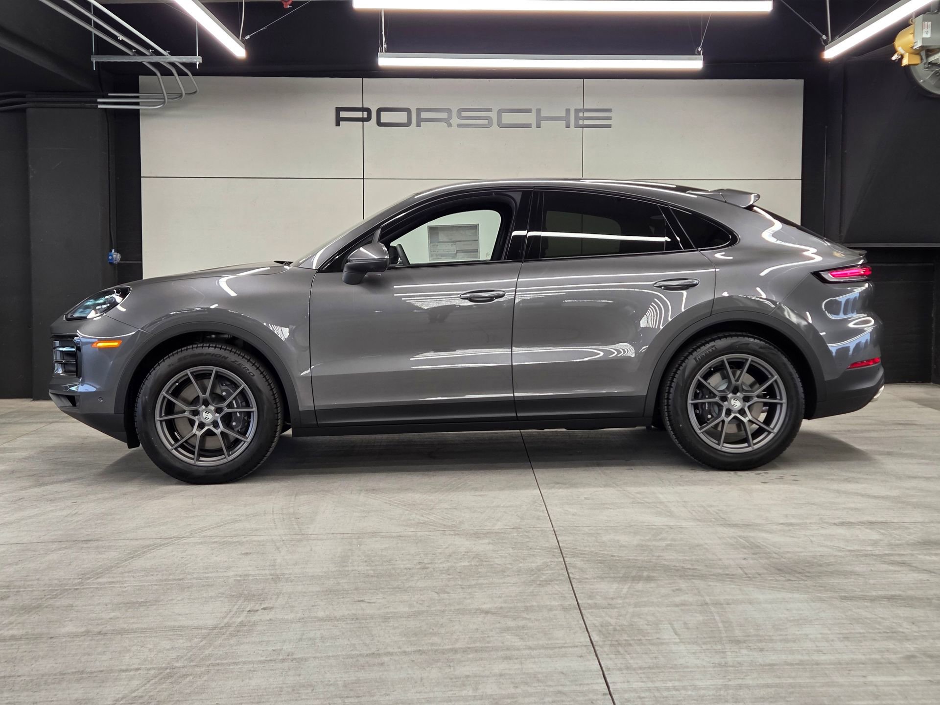 New 2026 Porsche Cayenne Base image 2