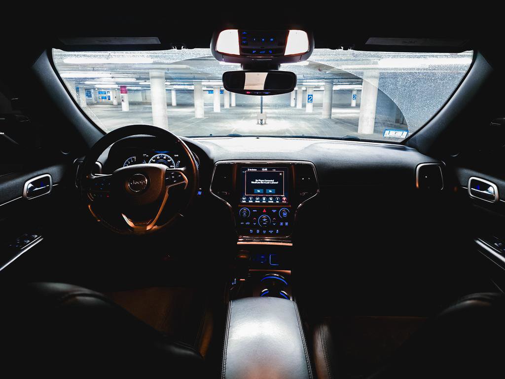 Used 2018 Jeep Grand Cherokee Altitude image 3