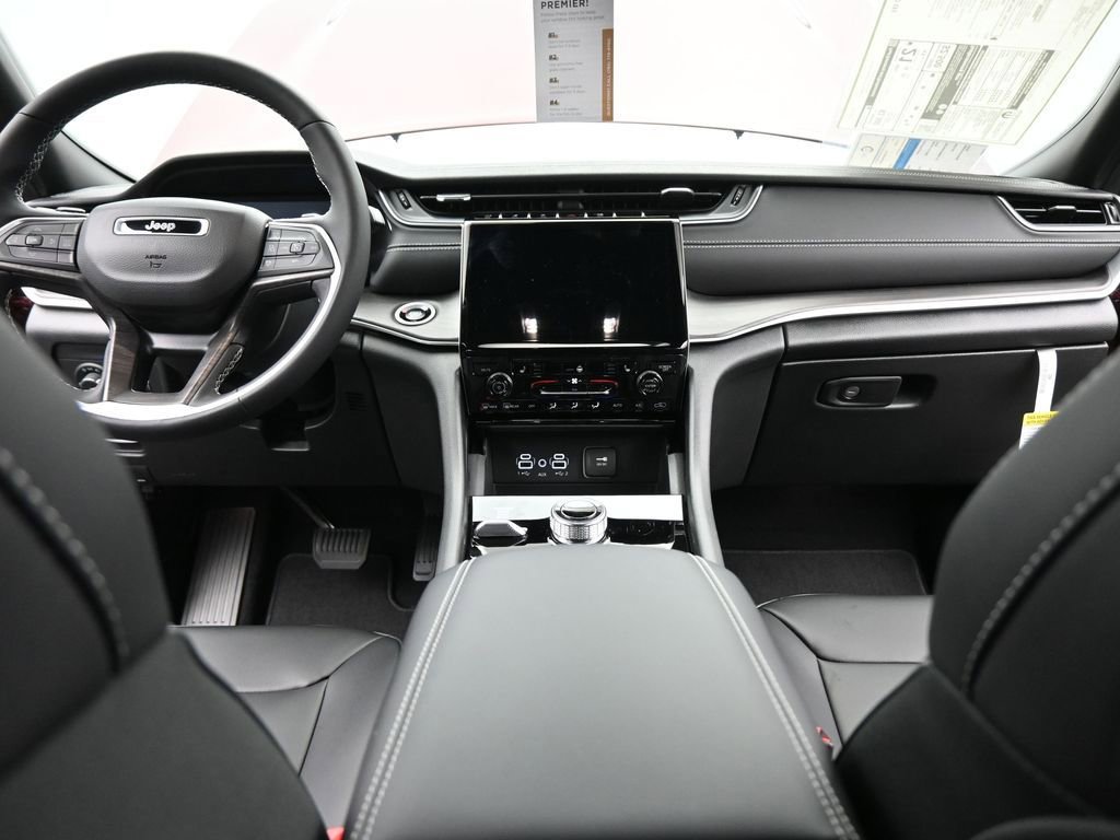 Used 2025 Jeep Grand Cherokee L Limited image 26