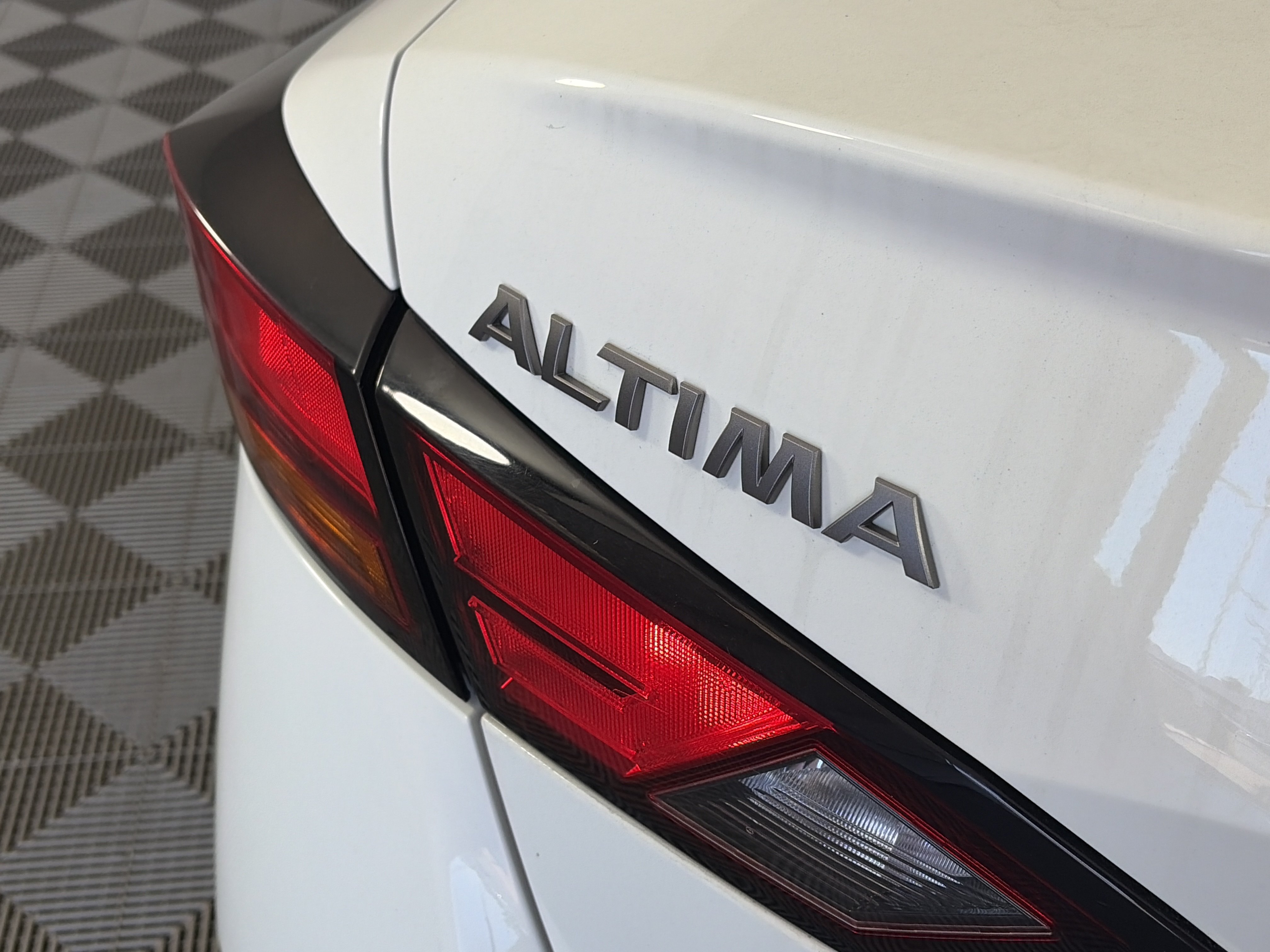 Used 2025 Nissan Altima 2.5 SV AWD/4WD image 15