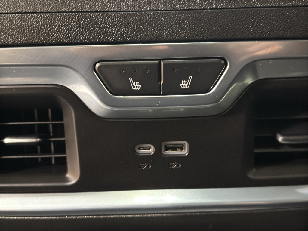 Used 2025 Chevrolet Silverado 1500 High Country w/ High Country Premium Package AWD/4WD image 16
