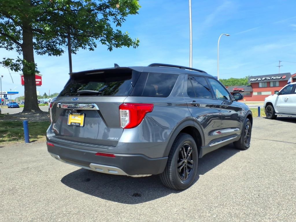 Used 2024 Ford Explorer XLT w/ Equipment Group 202A AWD/4WD image 6