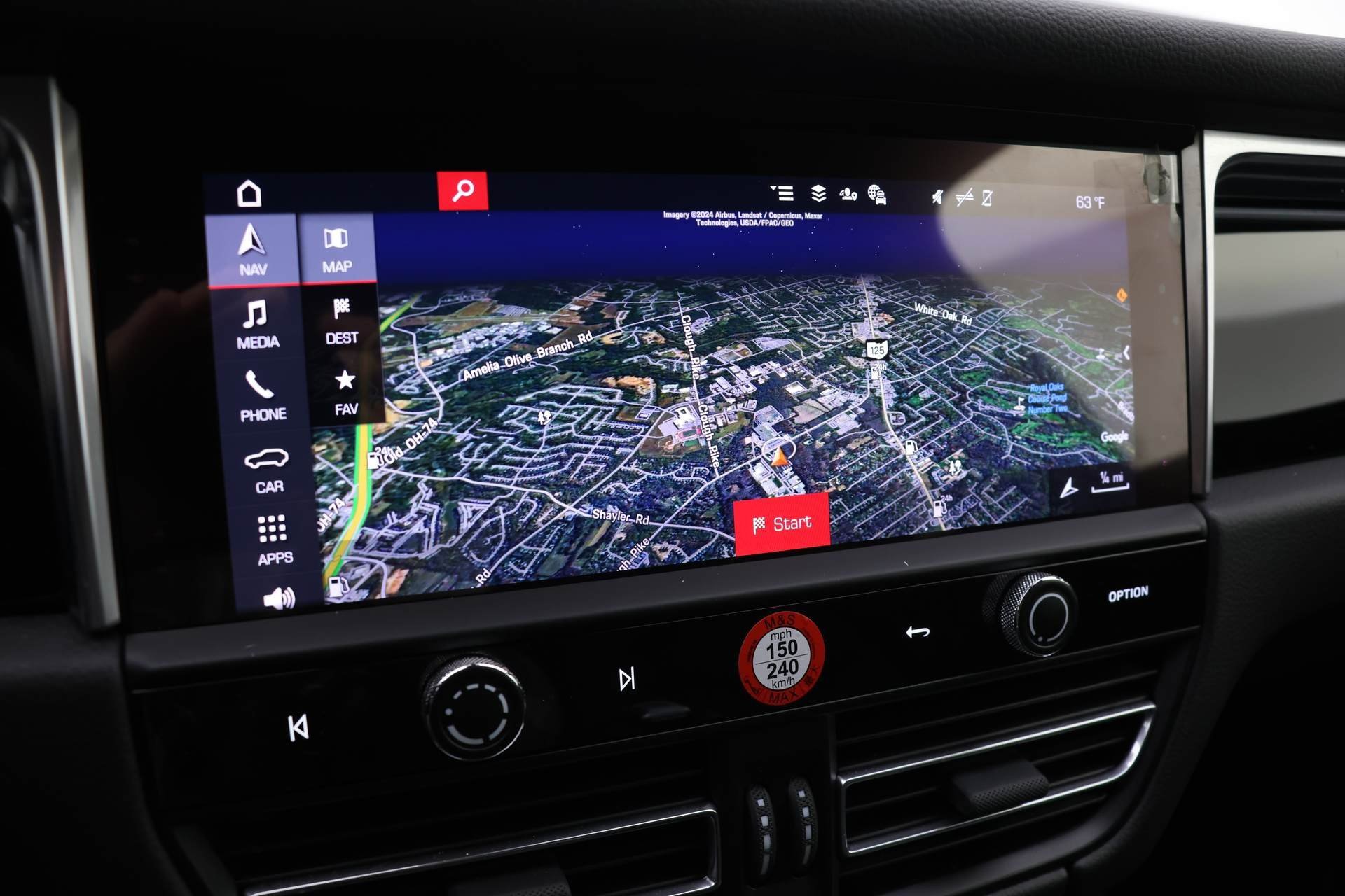 Certified 2024 Porsche Macan image 12