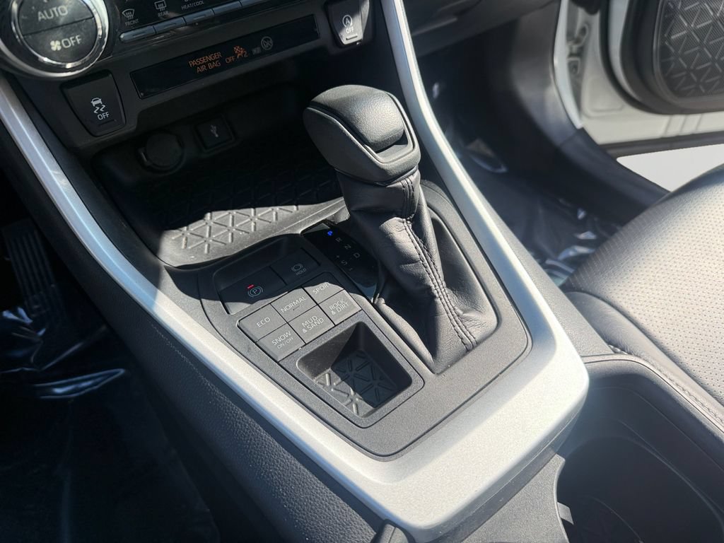 Used 2021 Toyota RAV4 XLE w/ Convenience Package AWD/4WD image 18