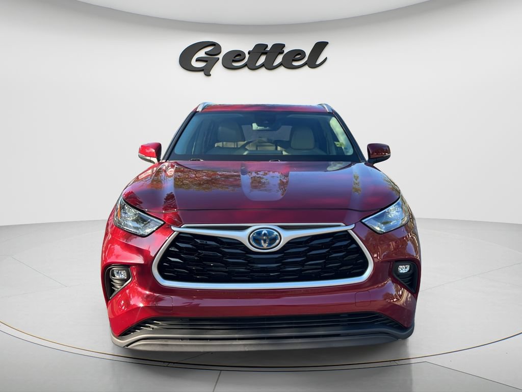 Used 2022 Toyota Highlander XLE FWD image 2