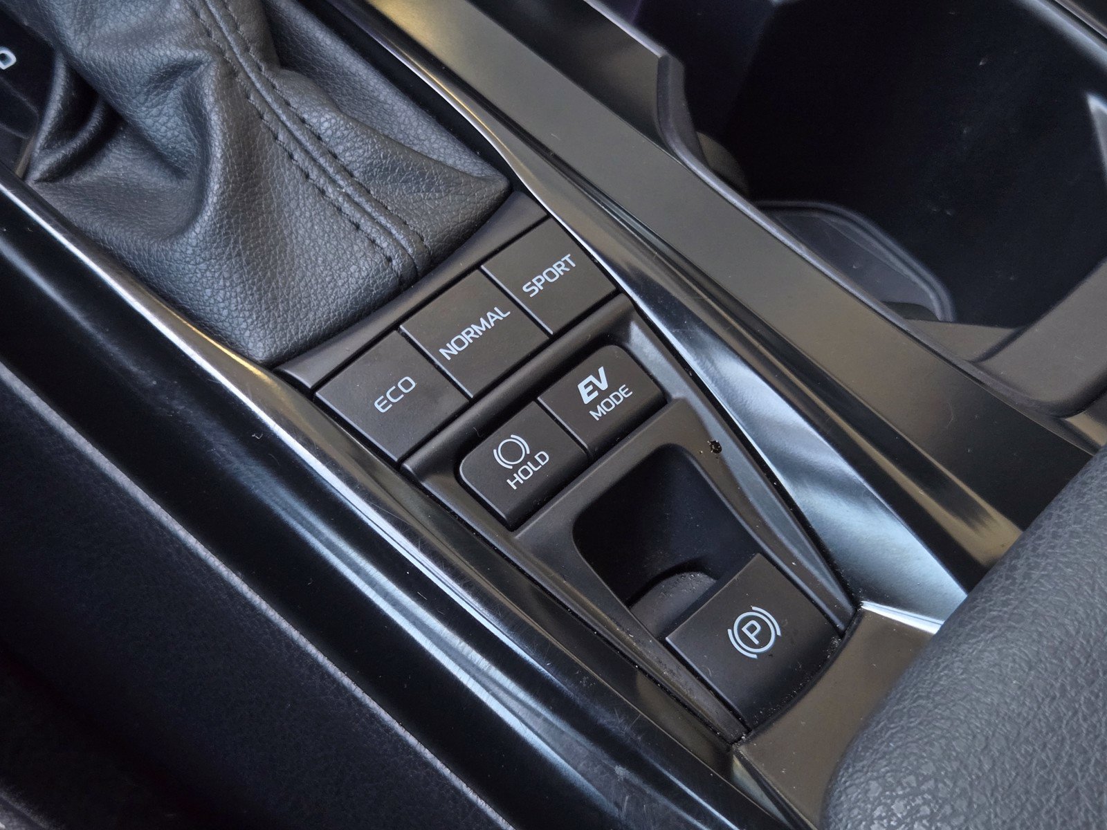 Certified 2025 Toyota Camry SE FWD image 17