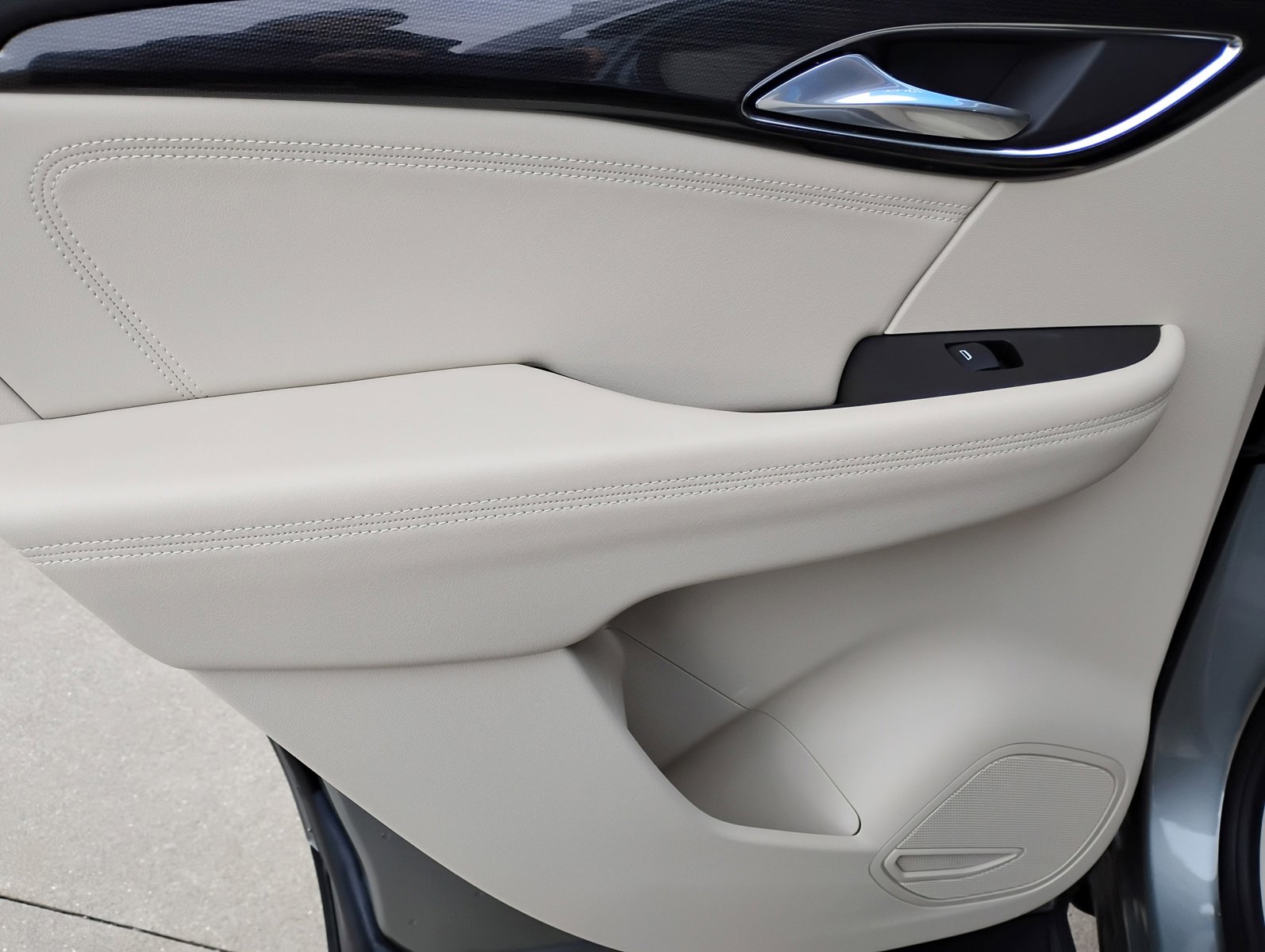 Used 2023 Buick Envision Essence image 16