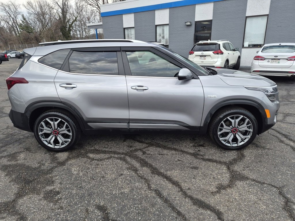 Used 2021 Kia Seltos SX image 2