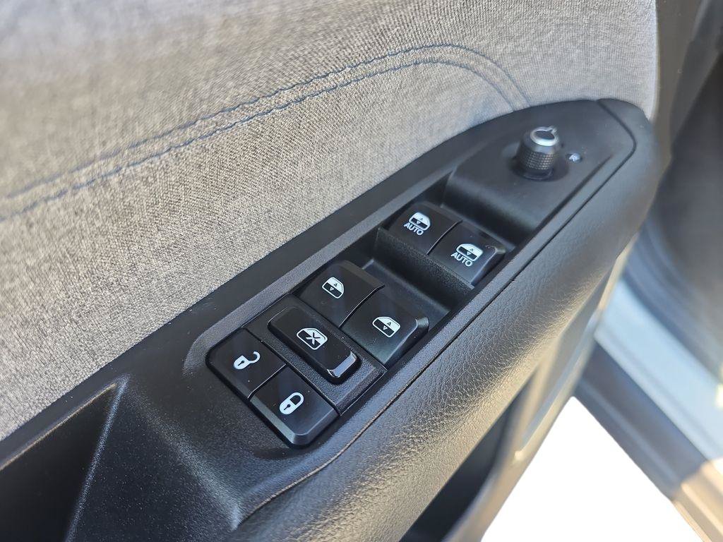 Used 2024 Jeep Compass Latitude AWD/4WD image 10