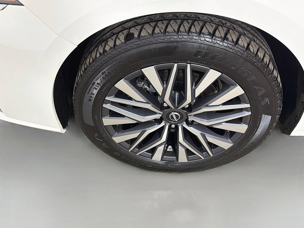 Used 2025 Nissan Altima 2.5 SV AWD/4WD image 16