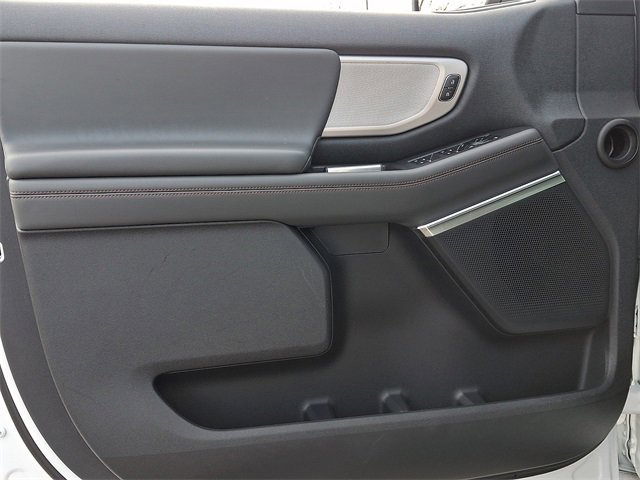 Used 2025 Ford Expedition Active image 12