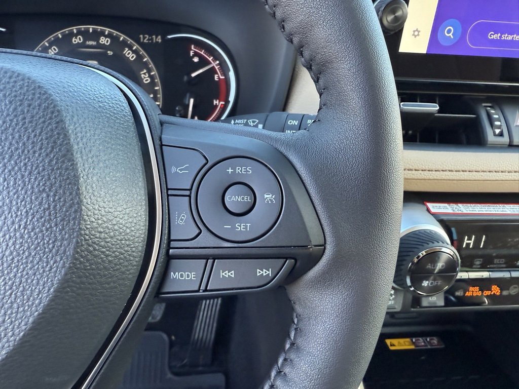 Used 2025 Toyota RAV4 XLE Premium image 28