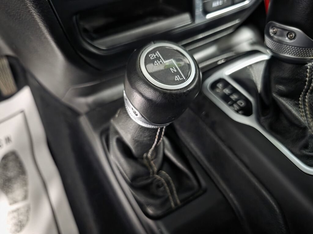 Used 2020 Jeep Gladiator Overland AWD/4WD image 16