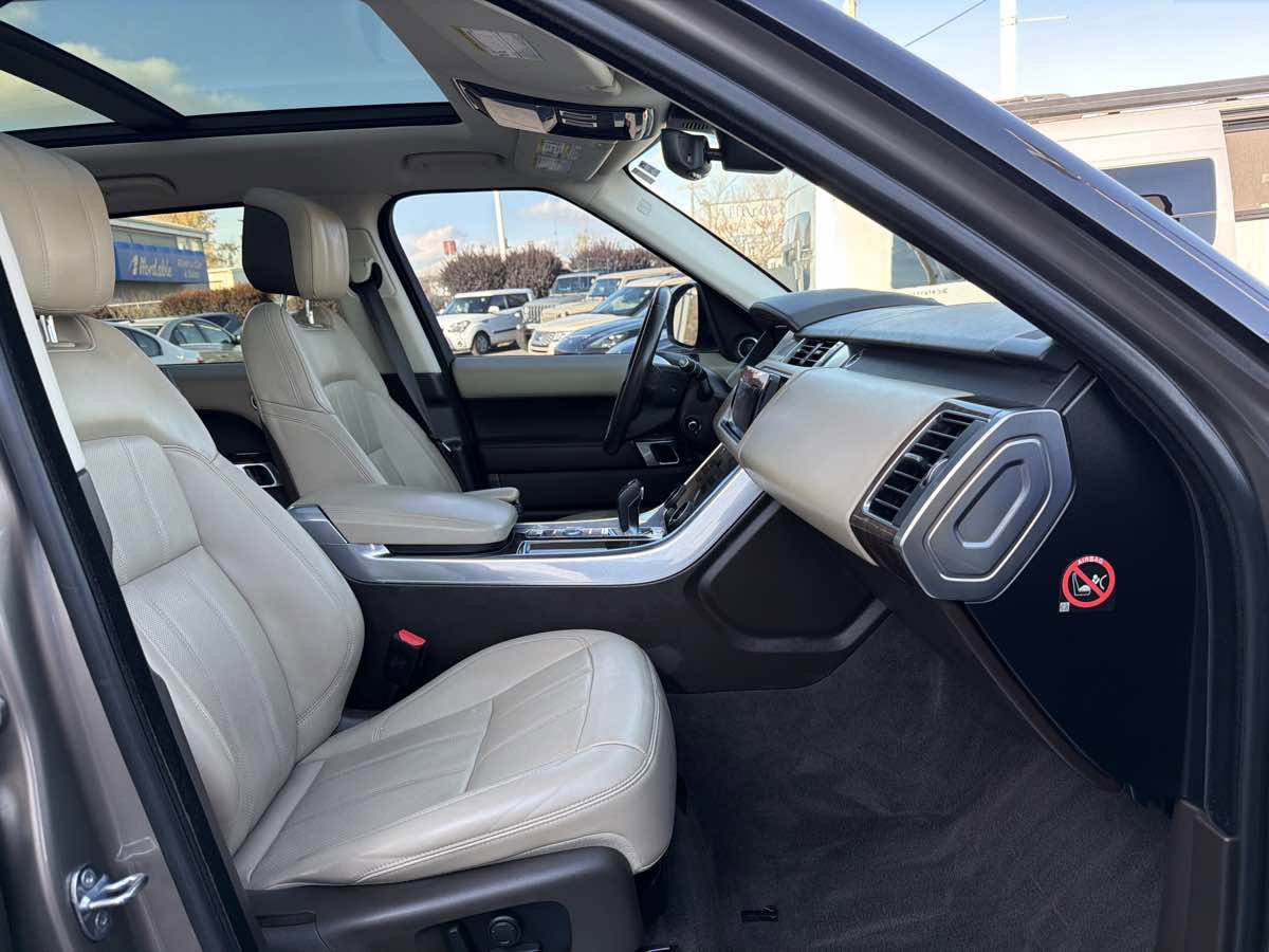 Used 2018 Land Rover Range Rover Sport HSE image 17