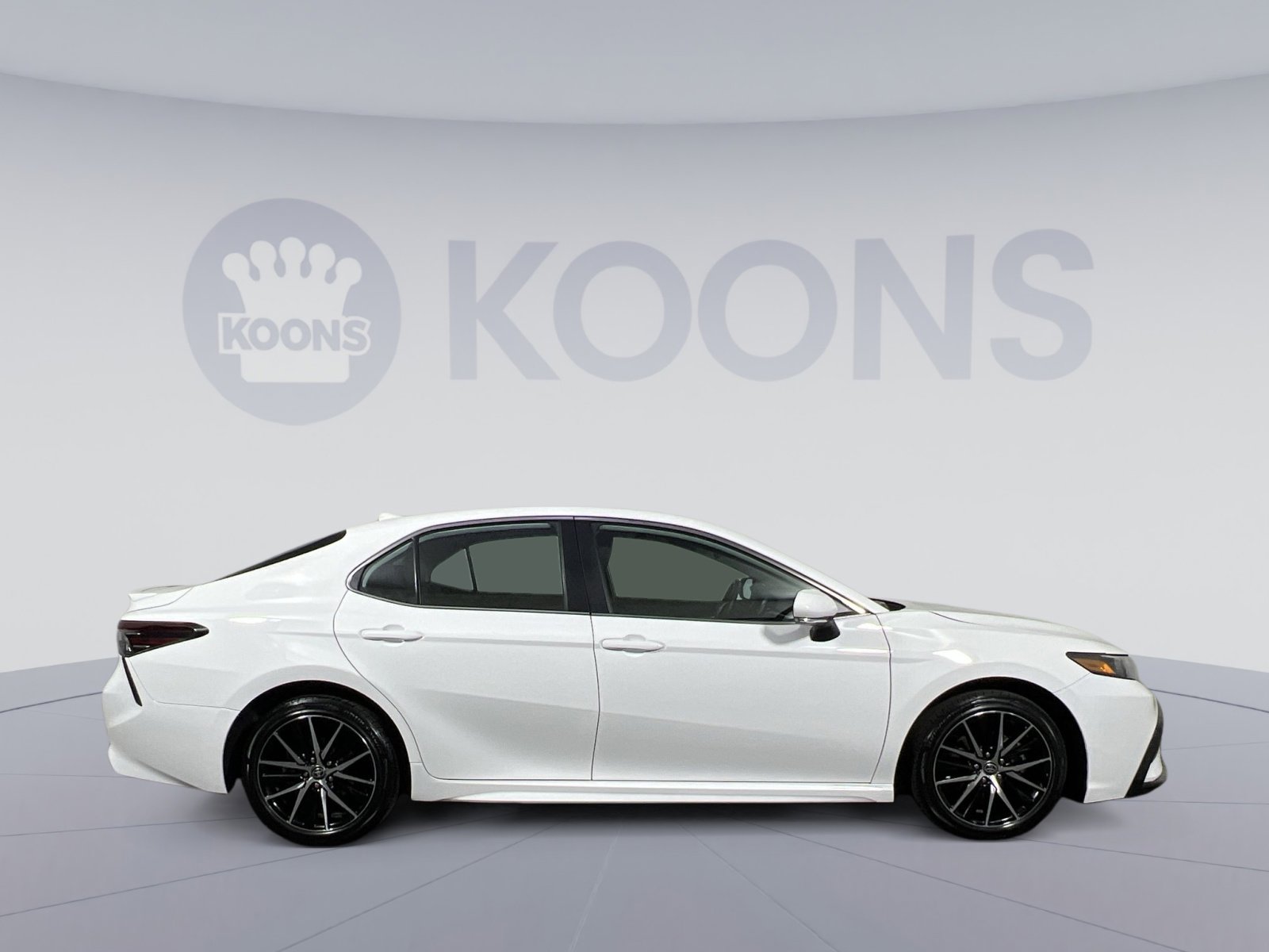 Used 2024 Toyota Camry SE image 8