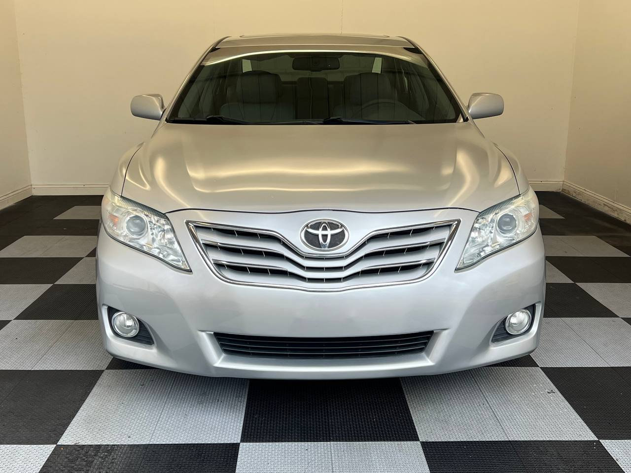 Used 2011 Toyota Camry XLE w/ XLE Extra-Value Pkg #2 image 2