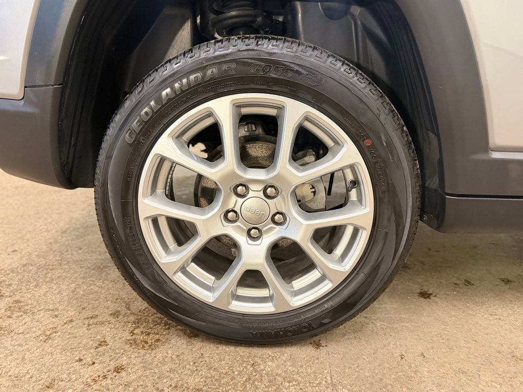 Used 2023 Jeep Compass Latitude w/ Sun and Sound Group image 19