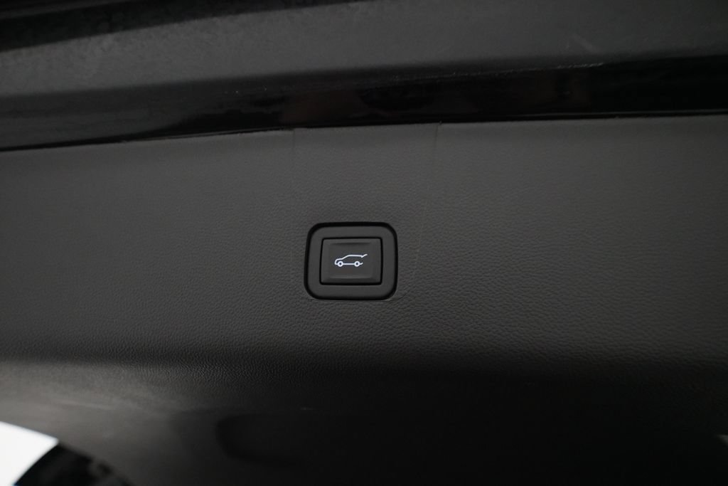 Used 2023 Chevrolet Traverse Premier AWD/4WD image 15