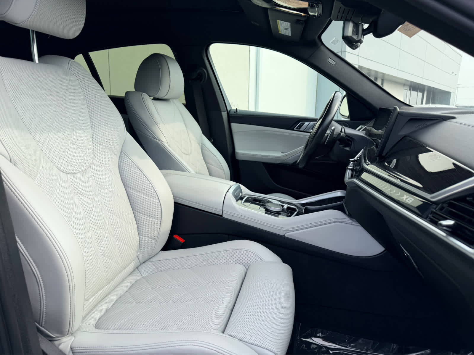Used 2024 BMW X6 xDrive40i w/ Parking Assistance Package image 23