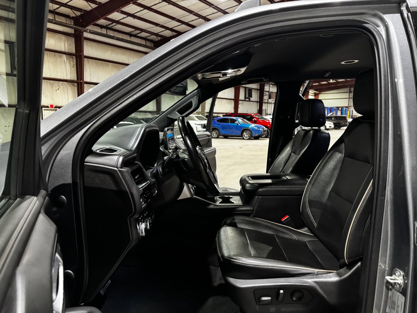 Used 2021 GMC Yukon XL SLT image 13