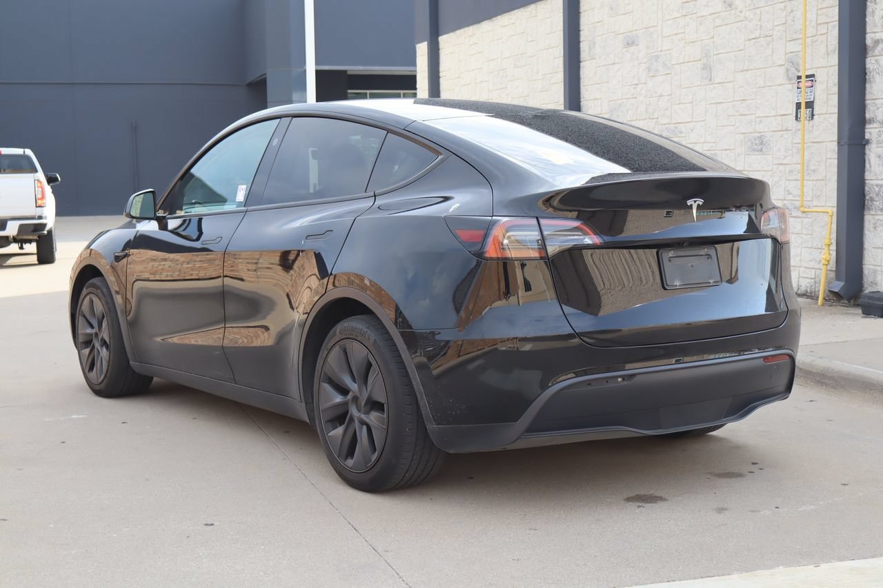 Used 2025 Tesla Model Y Long Range RWD image 3