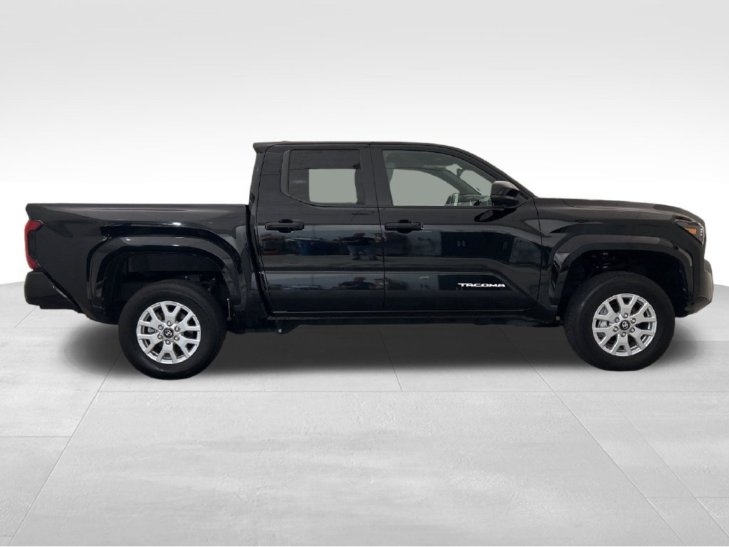 Used 2024 Toyota Tacoma SR5 AWD/4WD image 7