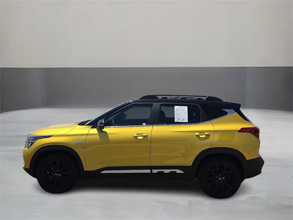 Used 2023 Kia Seltos Nightfall Edition image 2