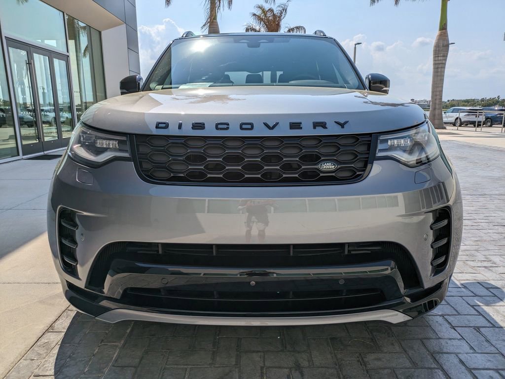 Used 2024 Land Rover Discovery Dynamic SE image 10