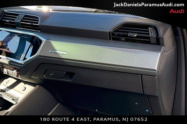 Used 2025 Audi Q3 2.0T Premium w/ Convenience Package image 14