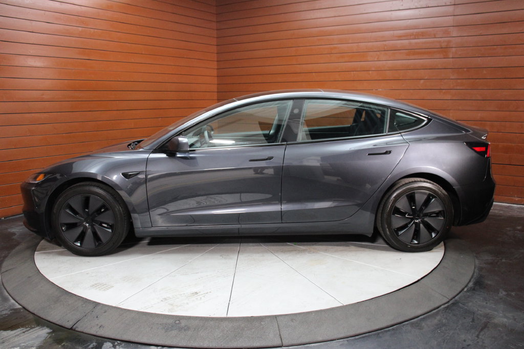 Used 2023 Tesla Model Y Long Range AWD/4WD image 31