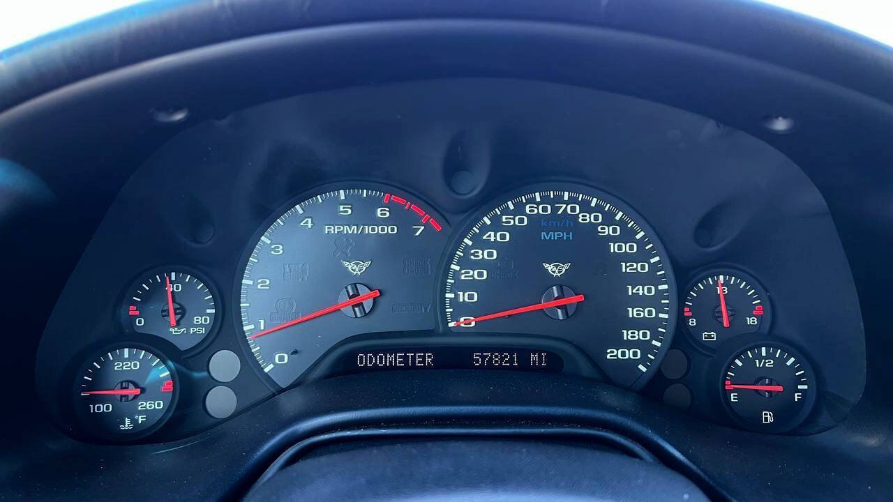 Used 1998 Chevrolet Corvette Coupe w/ Memory Pkg RWD image 12